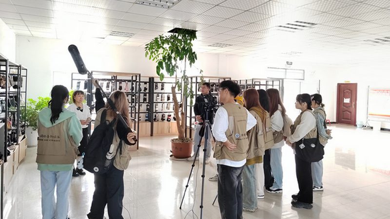 新手如何入门TVC广告片拍摄：必备设备揭秘**